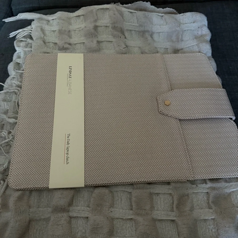 NWT Lindsay Albanese LIMITED EDITION DAILY LAPTOP CLUTCH SLEEVE HERRINGBONE